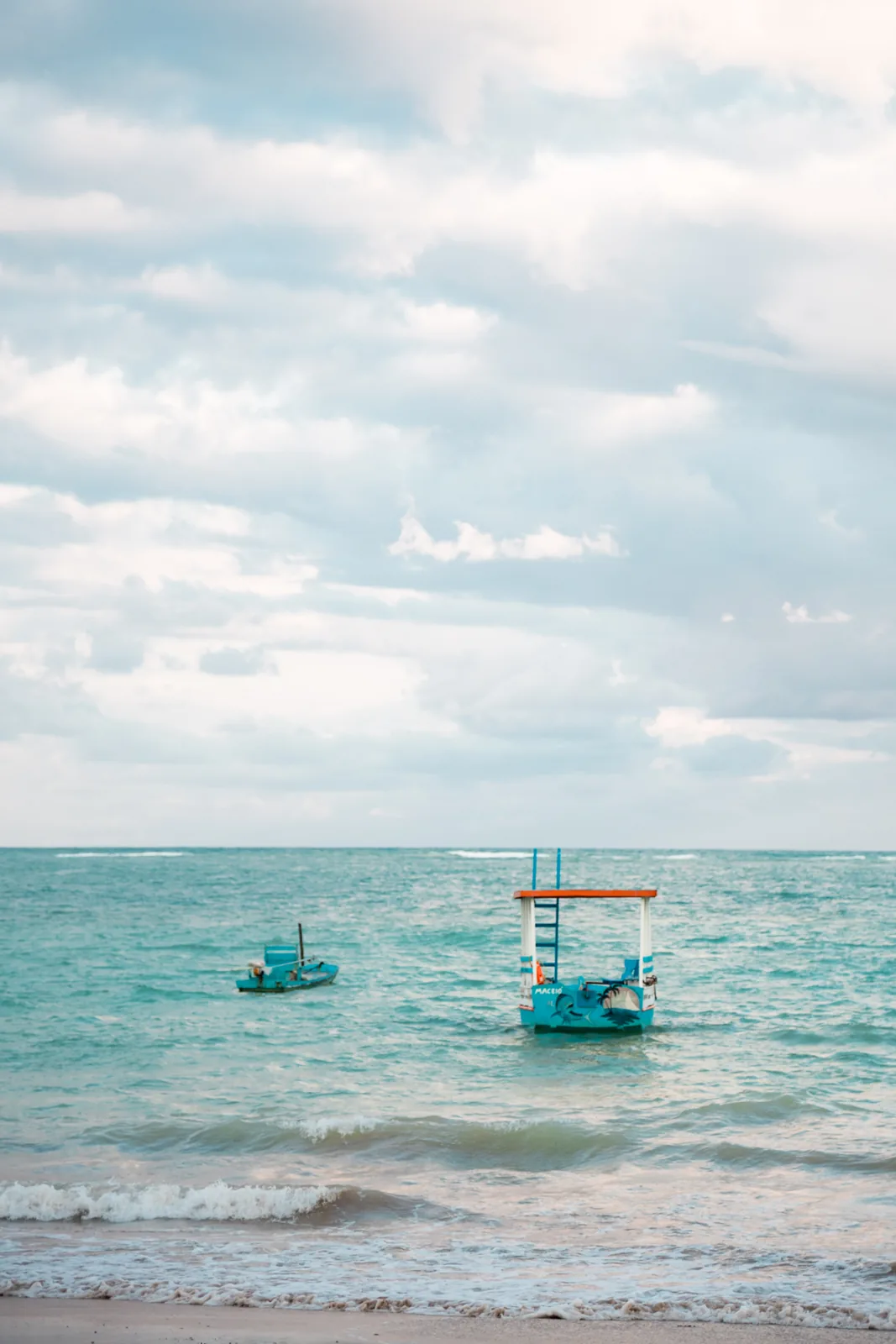 Jangada sobre o mar de São Miguel dos Milagres